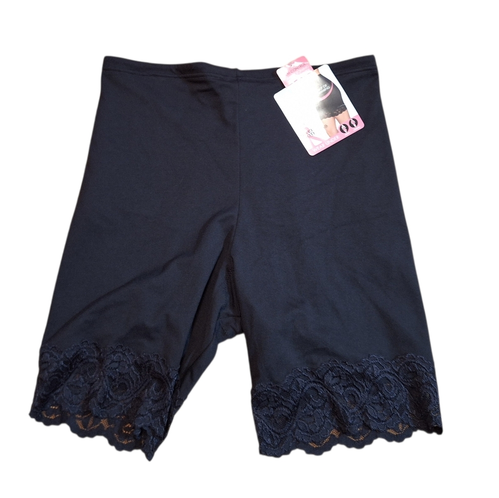 Maidenform Black Lace Trim Shaper Shorts Ladies Large NWT Sweet Nothings 81200